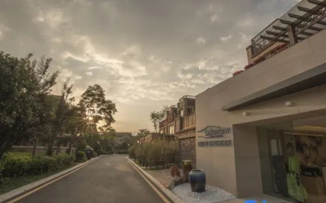 U-house Villa Hotel
