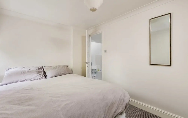 Cozy Chelsea Flat For 4 W Back Garden