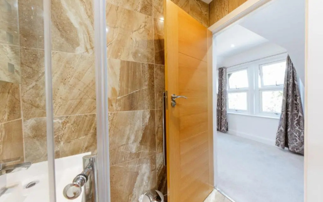 Modern City Centre Studio flat!