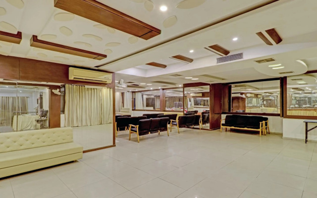 OYO 5408 Loharkar's Family Hotel