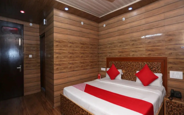 OYO 28835 Hotel Star