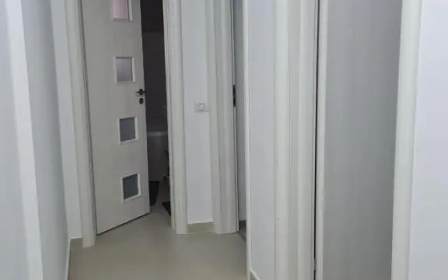 Deluxe 2 bedroom apartment with balcony and private parking