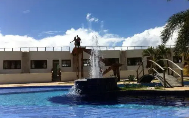 Apto em Condomínio Brisas do Amor