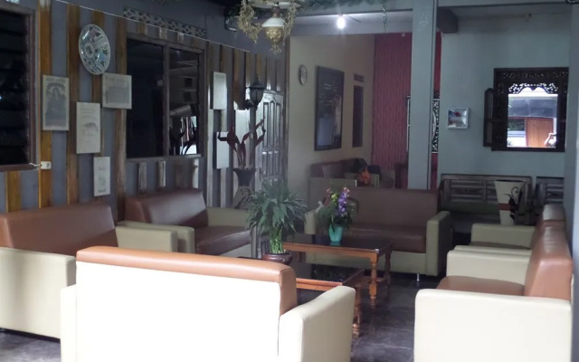 Emdi House