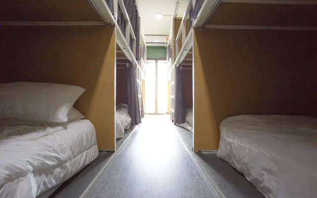 AROUND Hostel