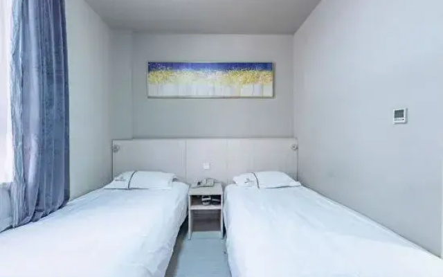 Linyi Mengnuo Hotel (University City bus station store)