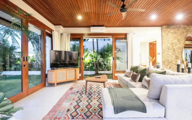 Canggu 400m Tobeach Escape 4br Designer Villa