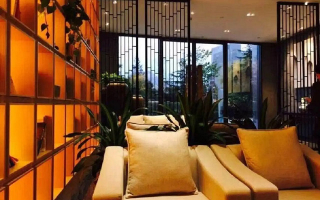 Elegance Hotel