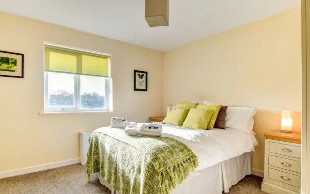 Holiday Home Cwm Tawel