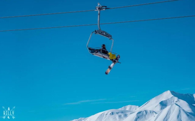 Touch the Mountains Twins Hotel New Gudauri