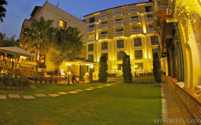Отель Kathmandu Guest House by KGH Group Непал, Катманду - 1 отзыв об отеле, цены и фото номеров - забронировать отель Kathmandu Guest House by KGH Group онлайн вид на фасад