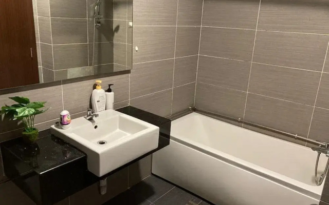 JB City Shopping Mall Apartment