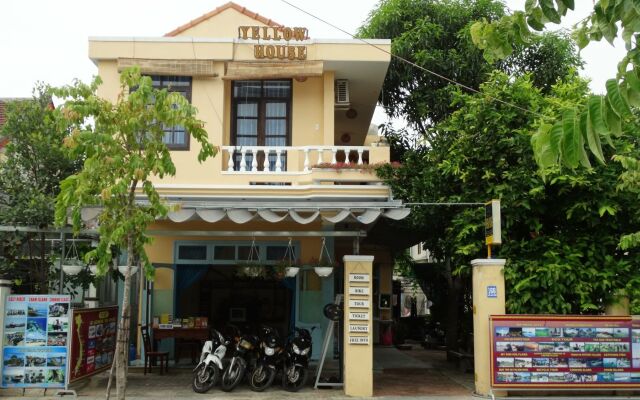 Отель Yellow House Homestay вид на фасад