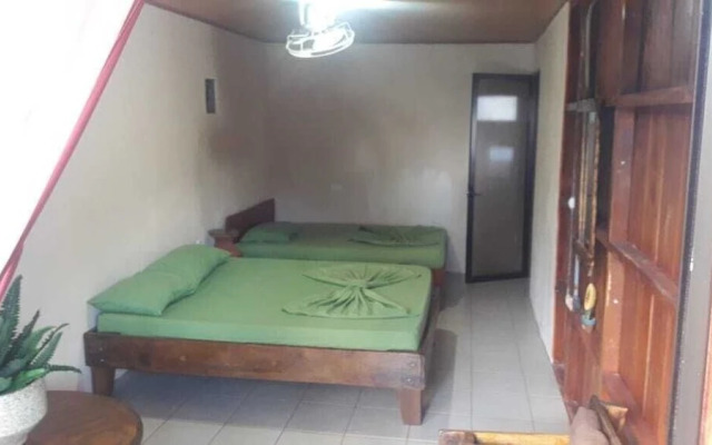 Hotel Cabinas y Tour Aaron Tortuguero