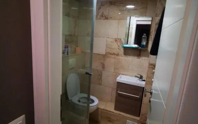 Luxury apartment. 10 minutes taxi ride to center
