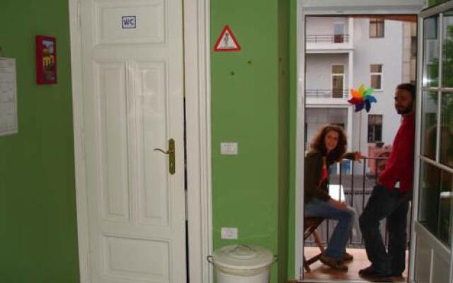Отель Fluxus Hostel Словения, Любляна - отзывы, цены и фото номеров - забронировать отель Fluxus Hostel онлайн вид на фасад