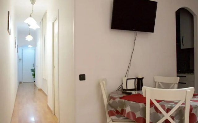 Nice Apartment La Sagrera - In a Very Quiet Area and Well Connected