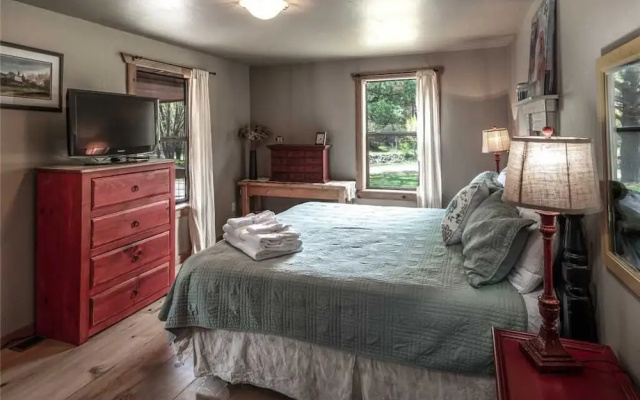 Riverside Dreams - Three Bedroom Cabin