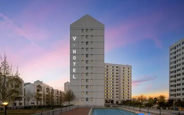 V. Hotel