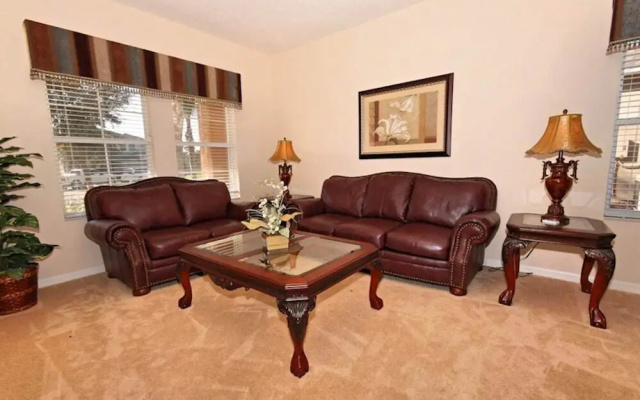 5 BR Home Kitchen Sleeps 10
