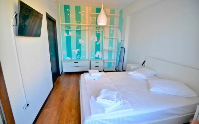 Happy Blue Apartment Summerland