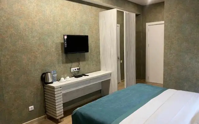 Round Garden Hotel