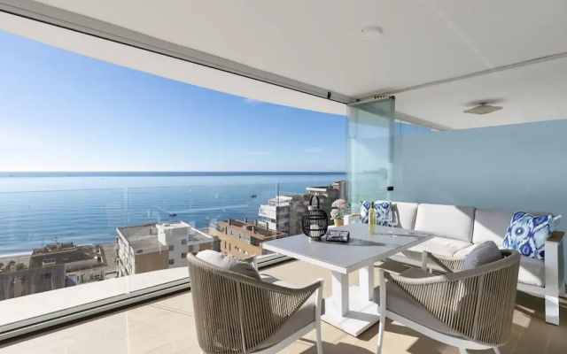 Stunning Seafront Apartment in Carvajal Beach