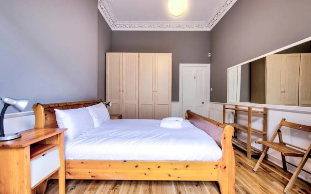 Intriguing 4-bedroom Main Door Apt Near Old Town