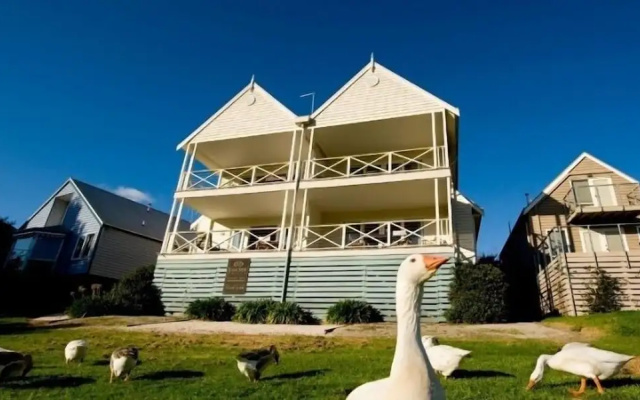 Lakeside Suites 4