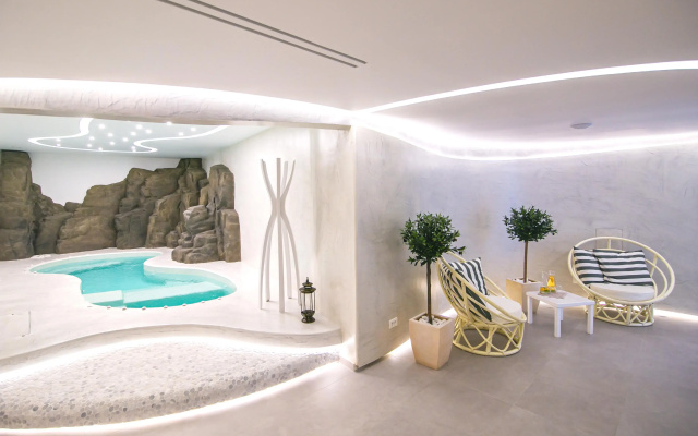 Acroterra Rosa Luxury Suites & Spa