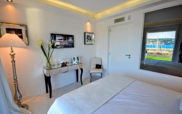 Deluxe apartment Villefranche Sea view front Terrace 230m2 with Jacuzzi