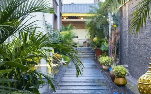 Mangshi Jinmang Dai Courtyard (Dai Ethnic Ancient Town)