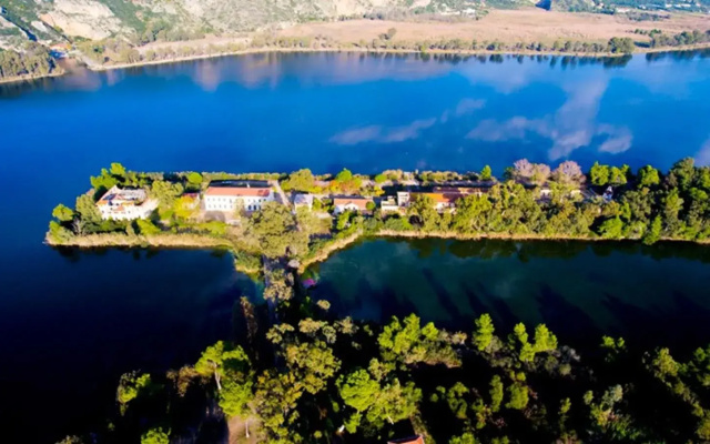 Kaiafas Lake Hotel