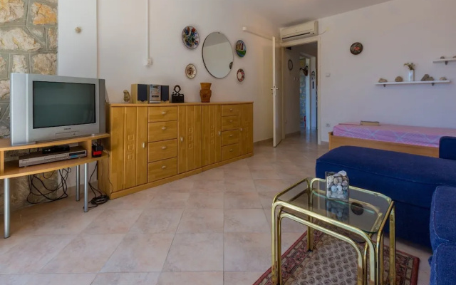 House Lipert