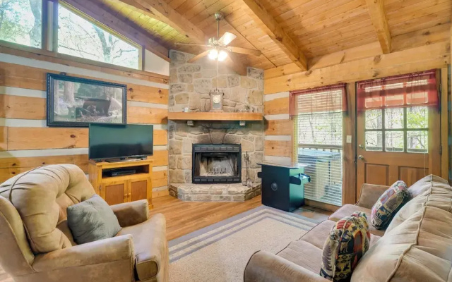 Covered Deck & Hot Tub: Cozy Gatlinburg Cabin
