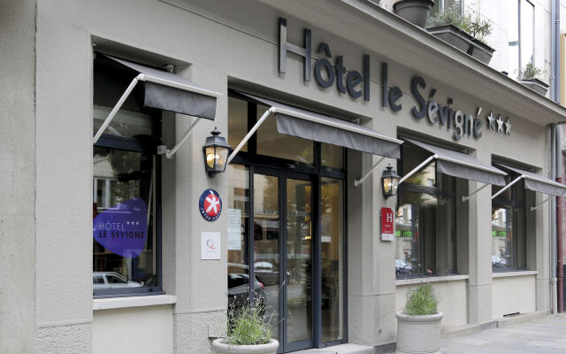 Inter-Hotel Le Sevigne Rennes Centre Gare вид на фасад