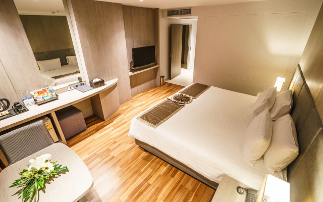 New Season Square Hotel