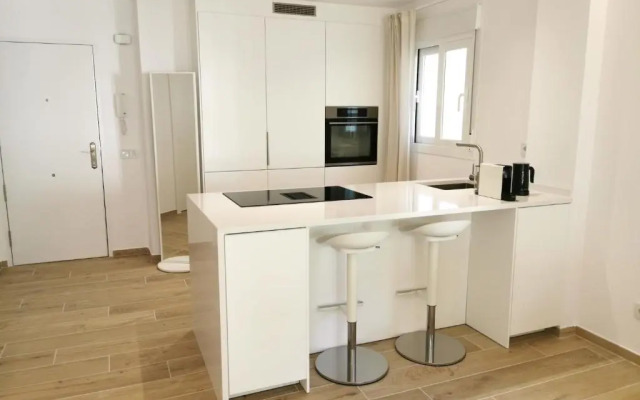 Bright 2 bedroom apt Golden Mile next to beach RDR225