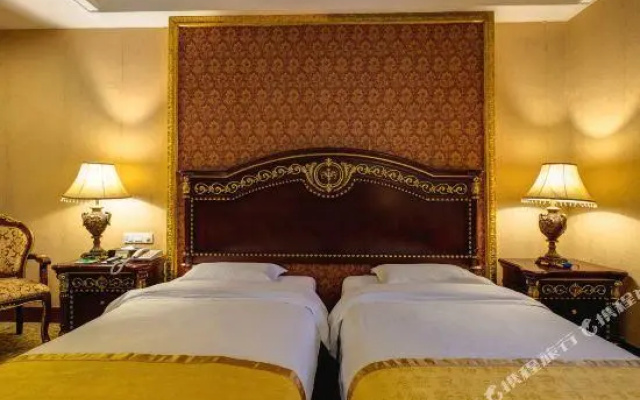Happy Hotel