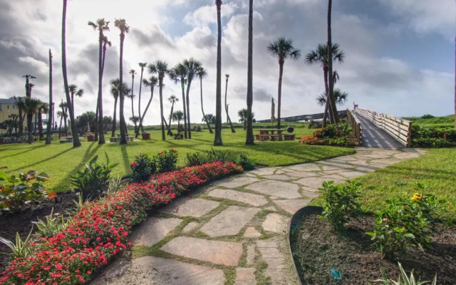 Beachfront Getaway by Ryson Vacation Rentals