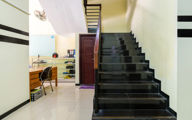 RedDoorz Syariah @ Ketintang Surabaya