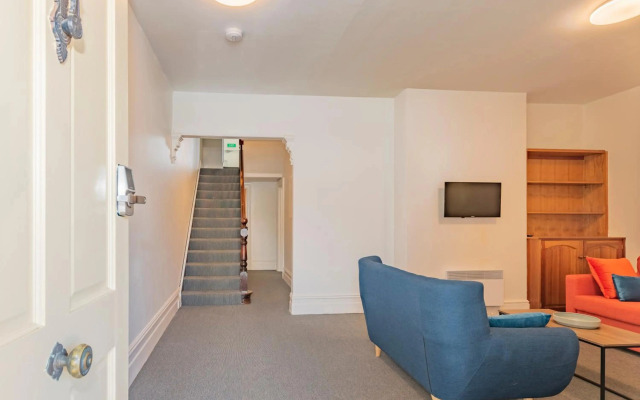 4 Bedroom House - Hobart CBD - Parking