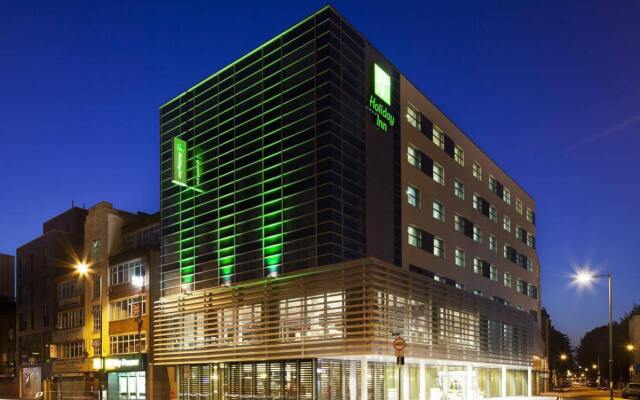 Отель Holiday Inn London Commercial Road вид на фасад