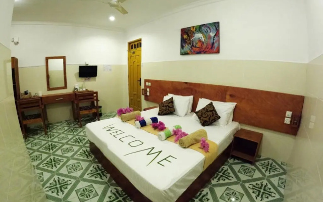 Adroit Beach Inn