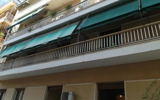 Апартаменты Apartment With 4 Bedrooms in Athina, With Wonderful City View, Furnish вид на фасад