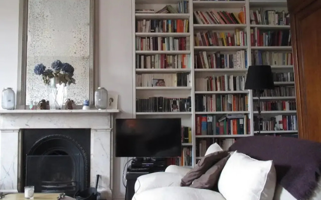 2 Bedroom Period Apartment Next To Clapham Common
