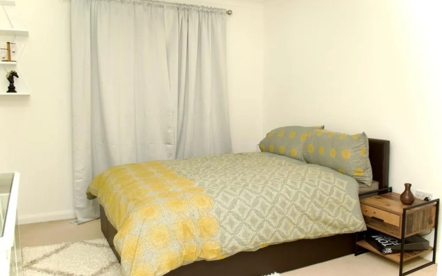 Beautiful 1-bed Apartment in Redhill