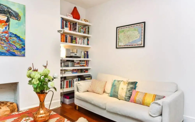Arty Islington Home
