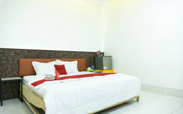 Harrison Hotel by RedDoorz