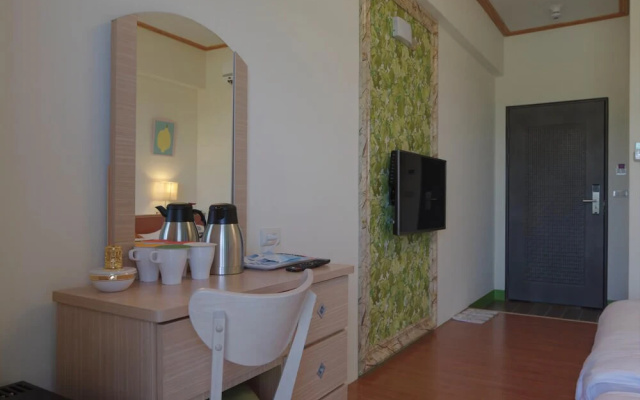 Yiren Hotel